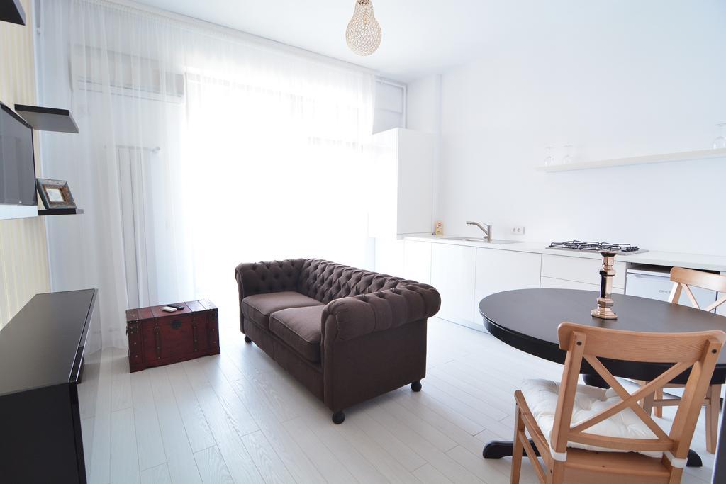 Imperia By Zev Apartments Năvodari Екстериор снимка